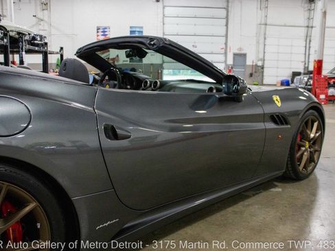 Used 2010 Ferrari California RWD image 24