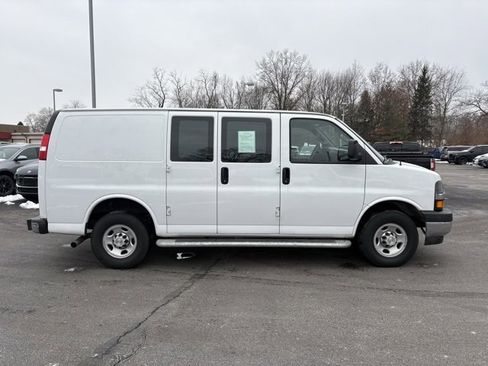 Used 2024 Chevrolet Express 2500 w/ Driver Convenience Package image 10