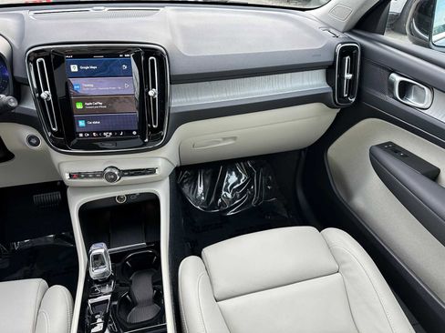 Used 2025 Volvo XC40 B5 Plus w/ Protection Package Premier image 18