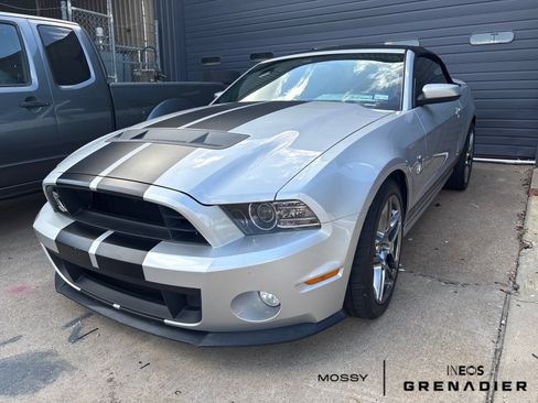 Used 2013 Ford Mustang Shelby GT500 w/ Electronics Pkg RWD image 2