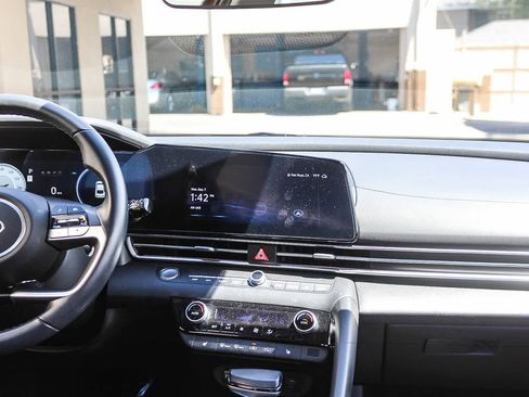 Used 2024 Hyundai Elantra Limited FWD image 16