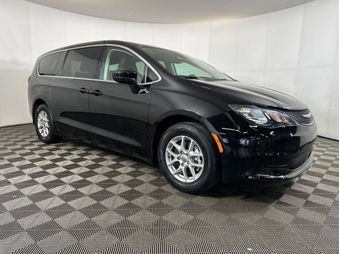 Used 2024 Chrysler Voyager LX image 2