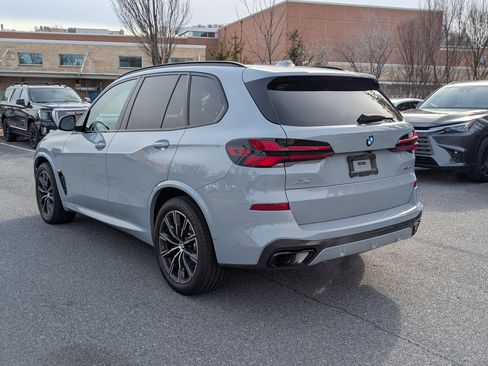 Used 2024 BMW X5 xDrive40i w/ Executive Package image 5