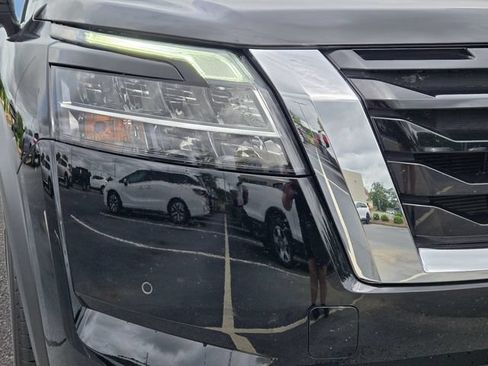 Used 2024 Nissan Pathfinder SL w/ Cargo Package FWD image 3