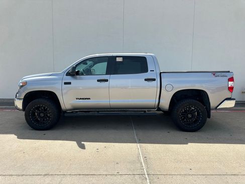 Used 2020 Toyota Tundra SR5 w/ SR5 Upgrade Package AWD/4WD image 3