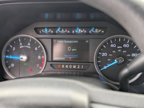 Used 2019 Ford F250 XLT w/ Snow Plow Prep Package image 17