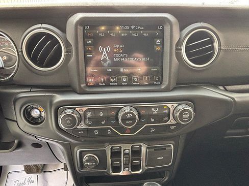 Used 2019 Jeep Wrangler Unlimited Sahara w/ Uconnect 4C Nav & Sound Group AWD/4WD image 12