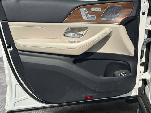 Used 2023 Mercedes-Benz GLS 450 4MATIC image 21