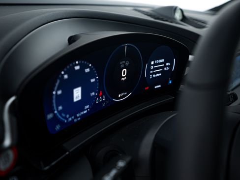 Certified 2025 Porsche Macan Electric image 15