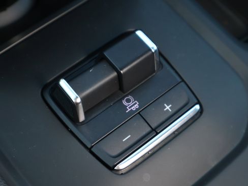 Used 2024 GMC Sierra 1500 AT4 w/ Technology Package image 24