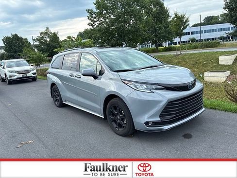 Certified 2025 Toyota Sienna XLE Woodland Edition AWD/4WD image 2