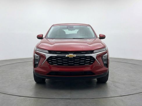 Used 2025 Chevrolet TrailBlazer LT image 2