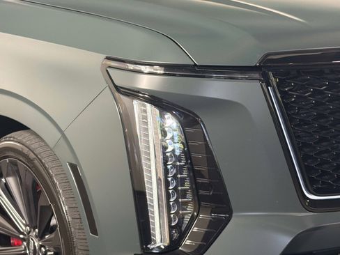 Used 2025 Cadillac Escalade V AWD/4WD image 9
