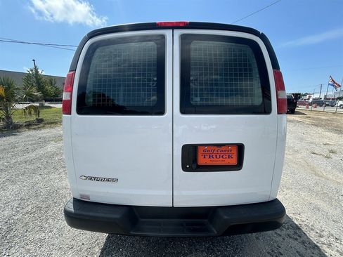 Used 2017 Chevrolet Express 2500 RWD image 6