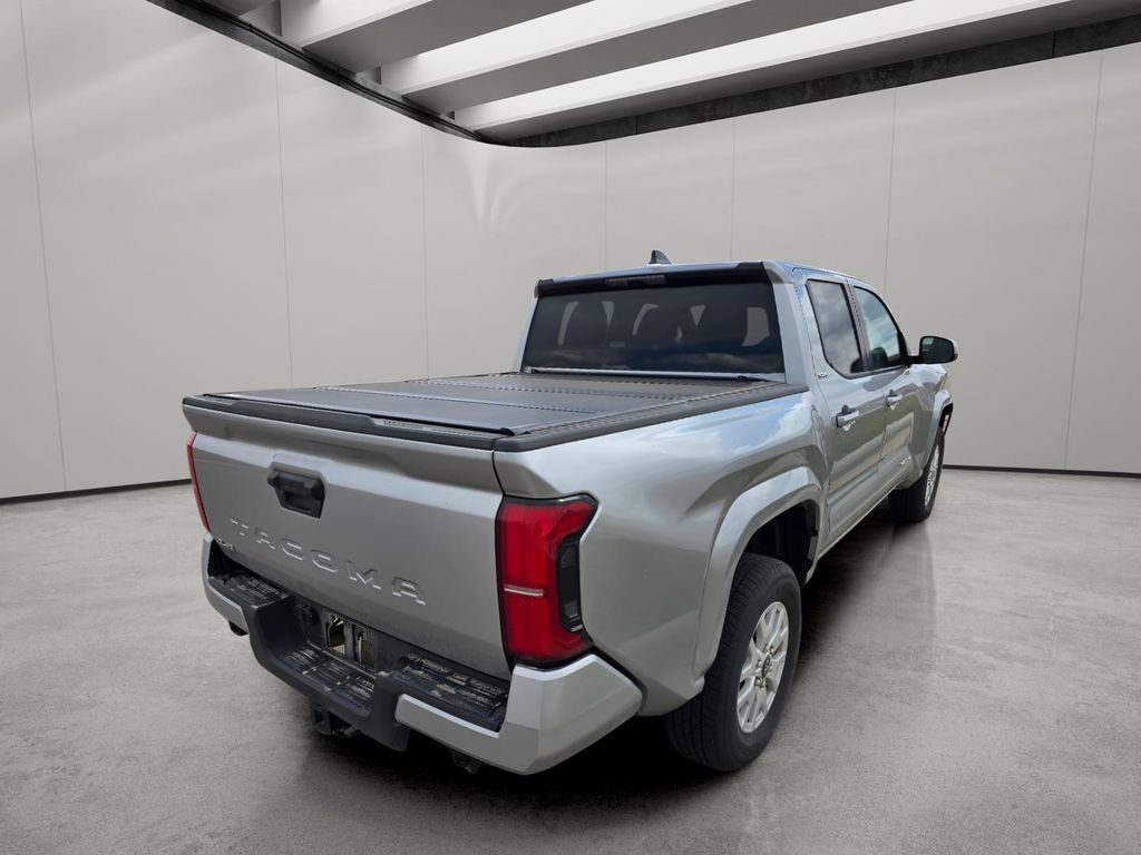 Used 2025 Toyota Tacoma SR5 AWD/4WD image 5