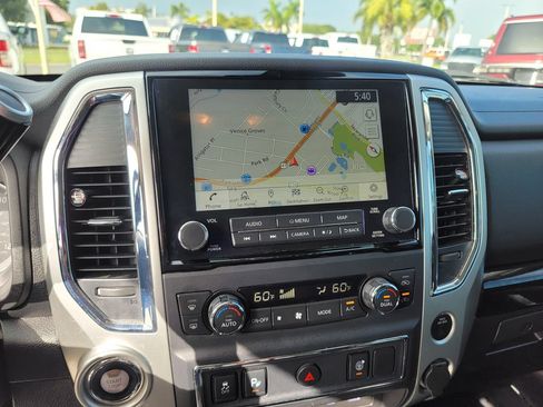 Used 2021 Nissan Titan SV w/ SV Convenience Package RWD image 19