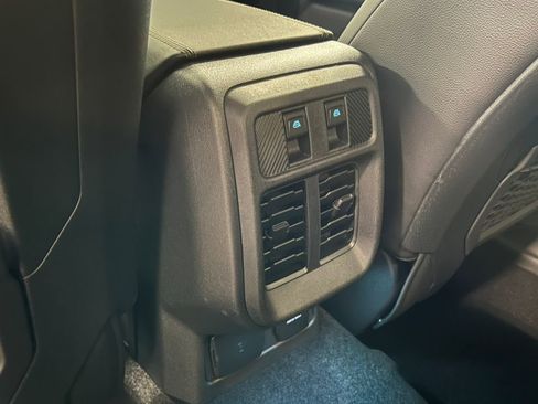 Used 2025 Ford Bronco Badlands image 28