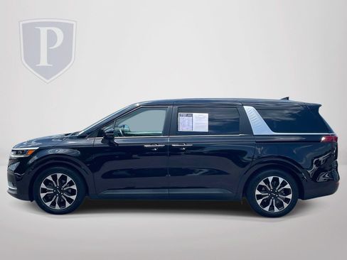 Used 2024 Kia Carnival EX FWD image 5