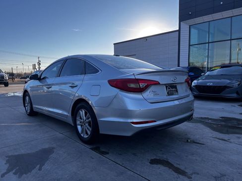 Used 2015 Hyundai Sonata SE image 2