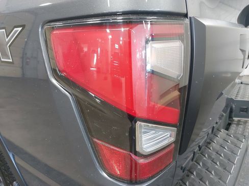 Used 2022 Nissan Titan PRO-4X w/ Pro-4x Convenience Package AWD/4WD image 33