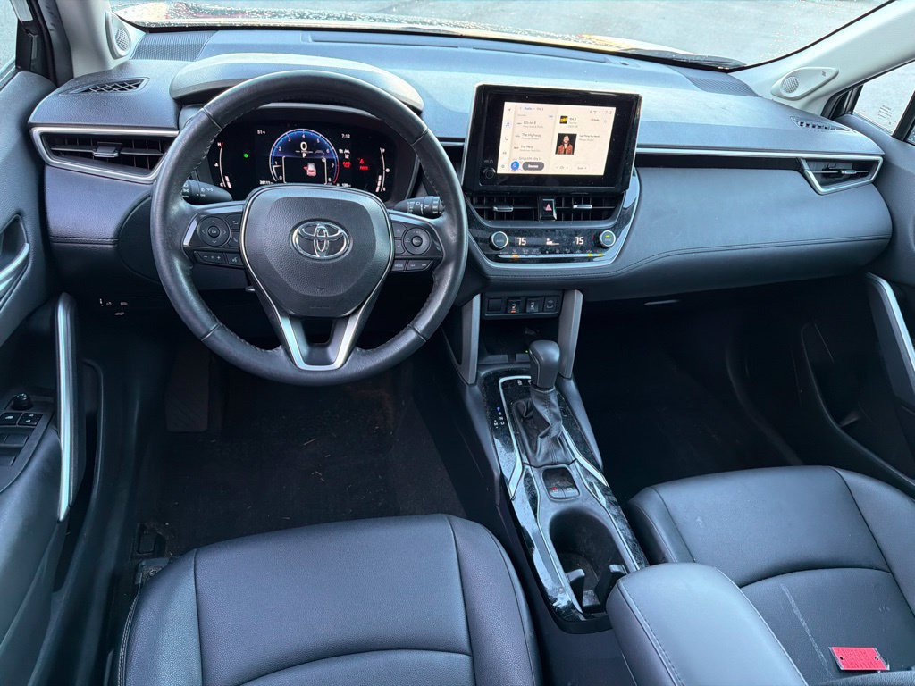 Used 2024 Toyota Corolla Cross XLE w/ Convenience Package AWD/4WD image 17