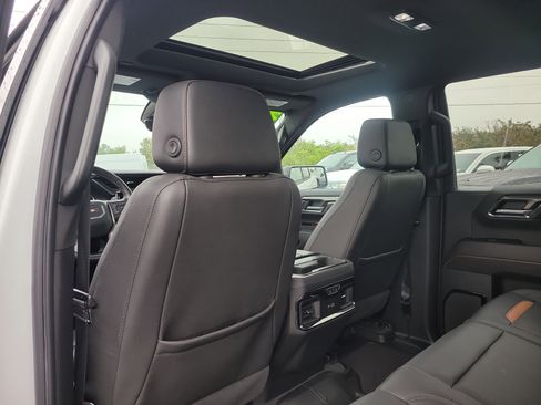 Used 2023 GMC Sierra 1500 AT4 w/ AT4 Premium Package image 13