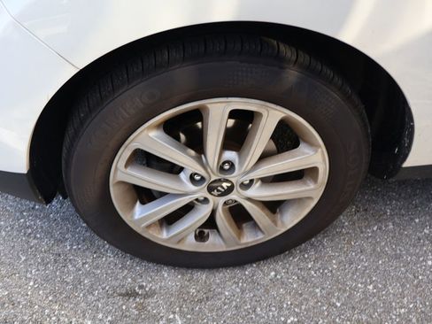 Used 2019 Kia Soul + FWD image 4