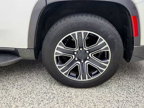 Used 2022 Jeep Wagoneer Series III AWD/4WD image 9