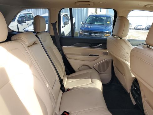 Used 2022 Jeep Grand Cherokee Limited image 34