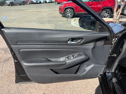 Used 2025 Nissan Altima 2.5 SV image 18