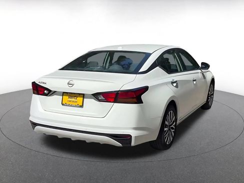 Used 2025 Nissan Altima 2.5 SV FWD image 14