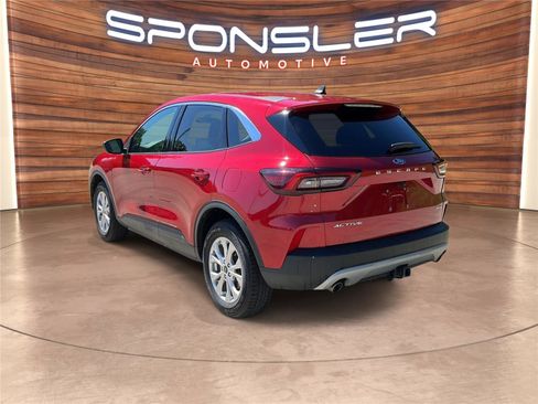 Used 2023 Ford Escape Active AWD/4WD image 3