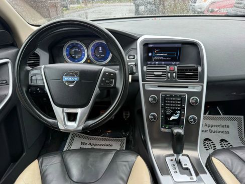 Used 2011 Volvo XC60 T6 R-Design w/ Convenience Pkg image 17