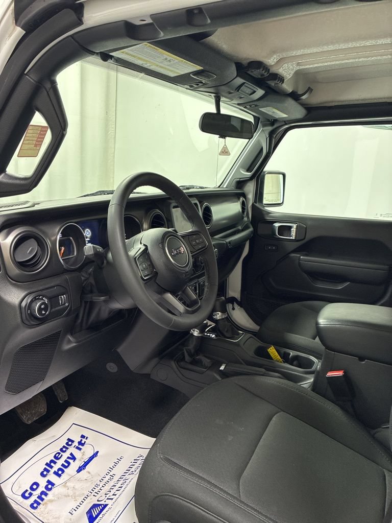 Used 2023 Jeep Gladiator Sport AWD/4WD image 10