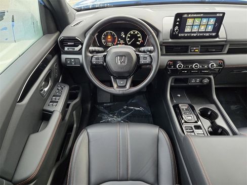 Certified 2025 Honda Pilot TrailSport image 13