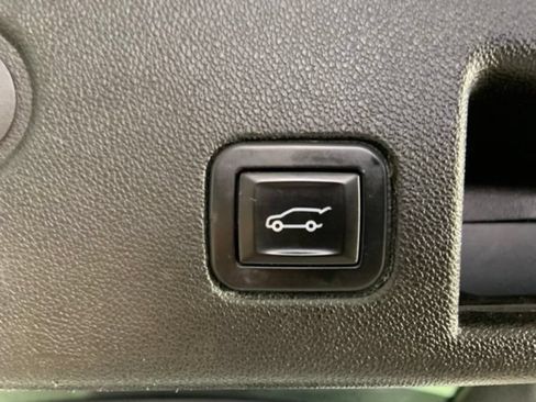 Used 2020 Chevrolet Equinox Premier AWD/4WD image 11