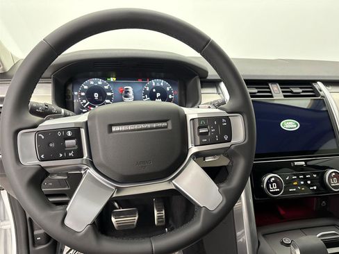 Used 2025 Land Rover Discovery Dynamic SE AWD/4WD image 22