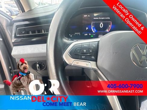 Used 2025 Volkswagen Jetta SE FWD image 17