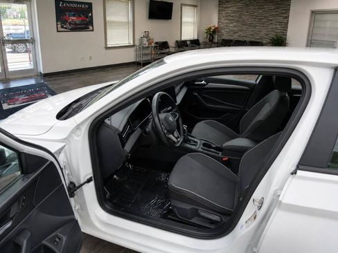 Used 2025 Volkswagen Jetta Sport FWD image 9