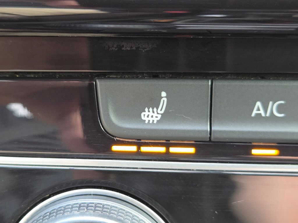Used 2019 Volkswagen Golf 4-Door FWD image 4