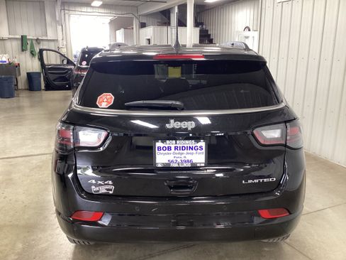 Used 2025 Jeep Compass Limited w/ Elite Group AWD/4WD image 4