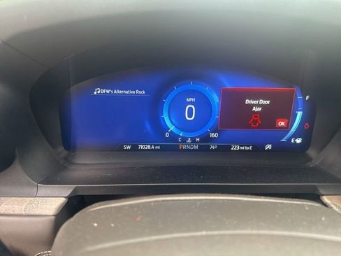 Used 2020 Ford Explorer Platinum w/ Premium Technology Package AWD/4WD image 13