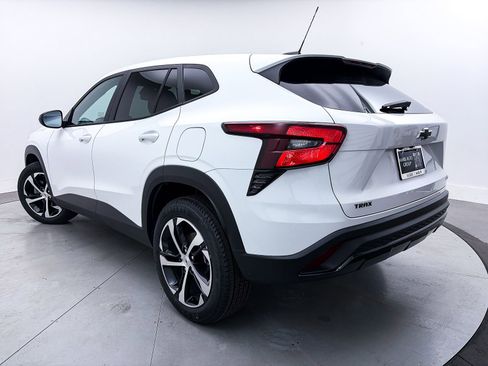 Used 2024 Chevrolet Trax RS w/ Sunroof Package image 2