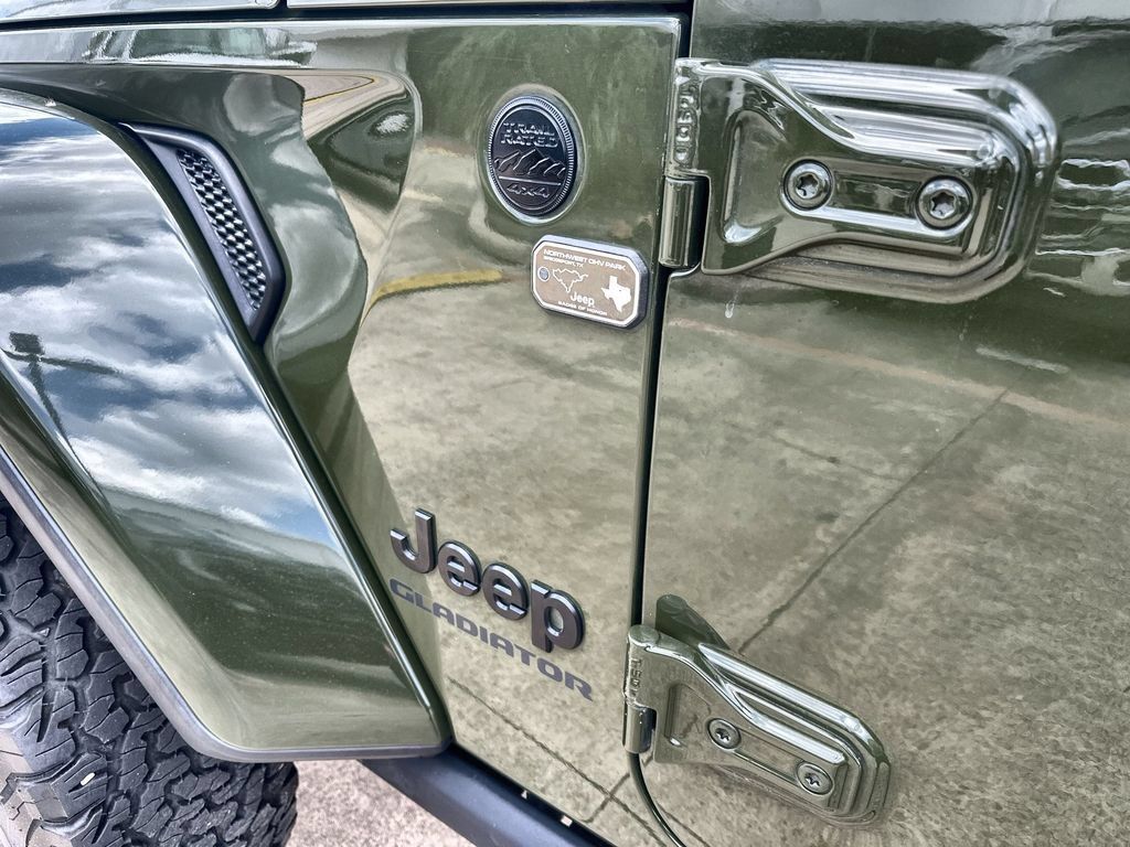 Used 2021 Jeep Gladiator Sport AWD/4WD image 14