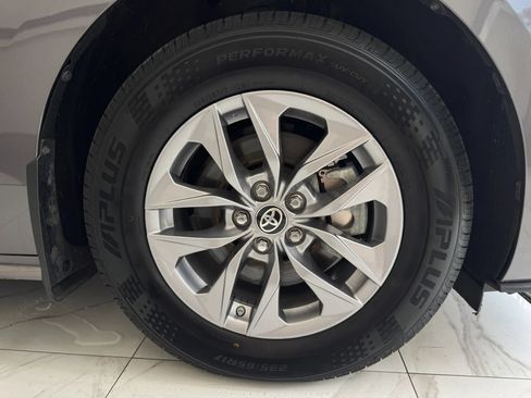 Used 2024 Toyota Sienna XLE w/ XLE Plus Package FWD image 11