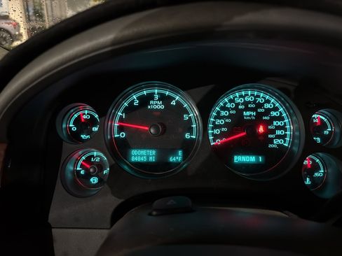 Used 2013 GMC Sierra 2500 SLT w/ SLT Convenience Package image 2