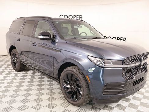 New 2025 Lincoln Navigator Reserve w/ Jet Appearance Package AWD/4WD image 1