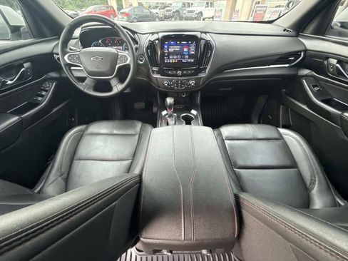 Used 2023 Chevrolet Traverse RS FWD image 15