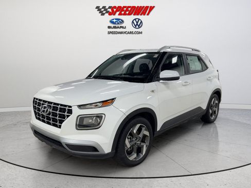 Used 2025 Hyundai Venue SEL FWD image 12