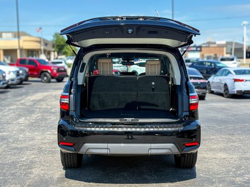 Used 2022 Nissan Armada SL w/ Captain's Chairs Package AWD/4WD image 39